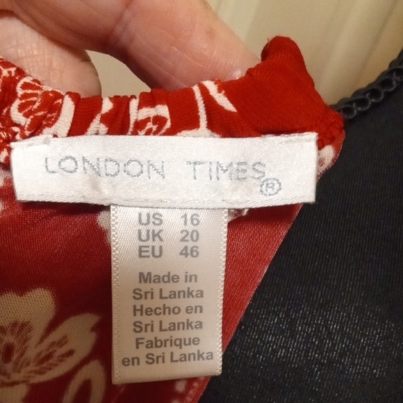 London Times Red And White Raised Patterned Maxi Dress - Picture 10 of 12